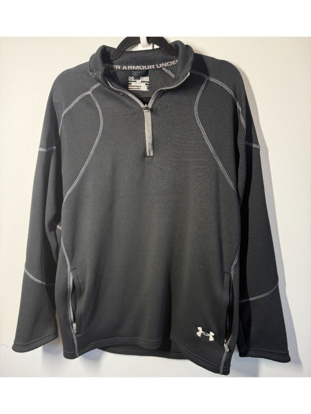 Under Armour Mens Medium Black 1/4 Pullover Loose Fit All Season Gear Activewear
